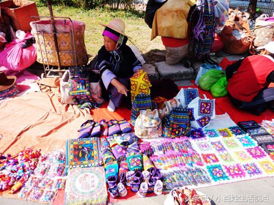 最传统的地摊生意,饰品地摊卖什么最吸引人