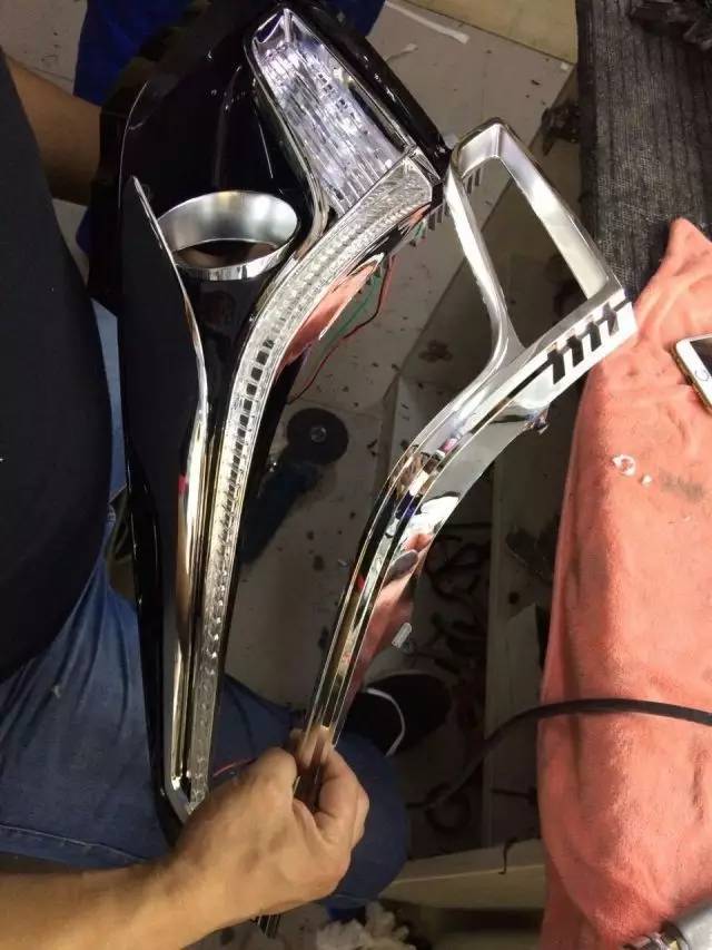 凯迪拉克灯不是竖的吗,凯迪拉克的灯可以关吗