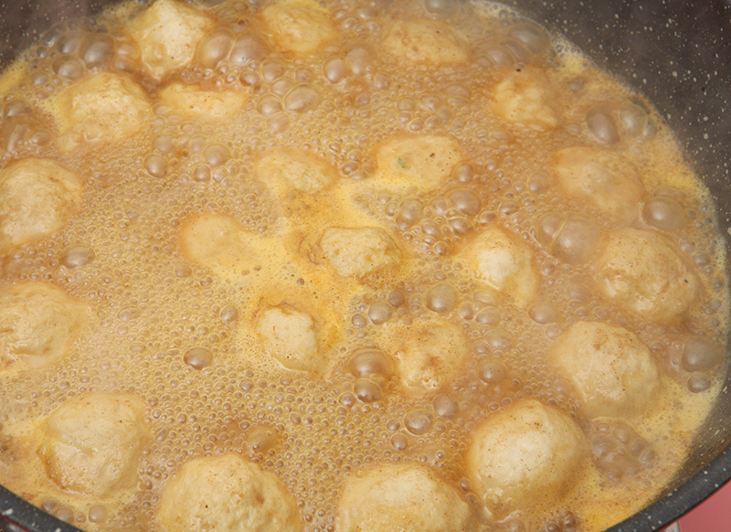 香港街头小吃第一名浓香咖喱鱼丸,香港阿姨咖喱鱼丸