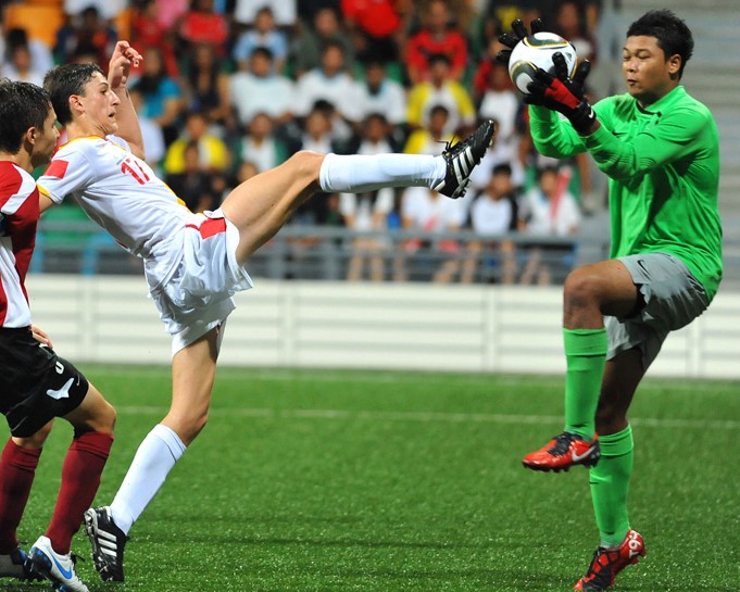 业余足球场上哪些多余的小动作最伤人