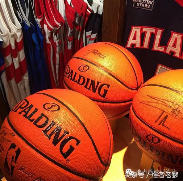 这个大叔的球鞋球衣价值过700万，井上雄彦都想去他家！