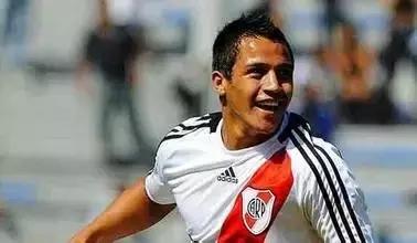 49岁桑切斯腿短,桑切斯为什么叫大腿