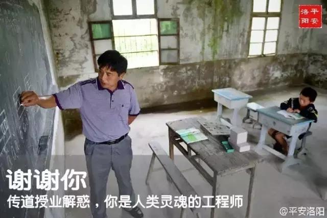 蓝衣服小男孩原视频,蓝色衣服小男孩很火的视频