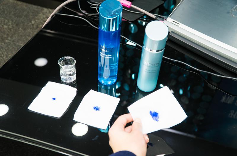 美妆达人悦小舞：带你体验雅姿活肤肌底液