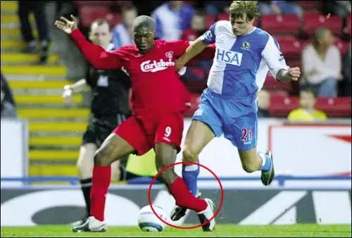 下雪天踢球穿什么球鞋,下雪天踢球穿什么