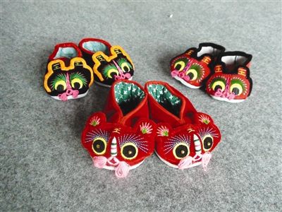 小时候穿过的鞋视频,小时候穿过的鞋子和衣服