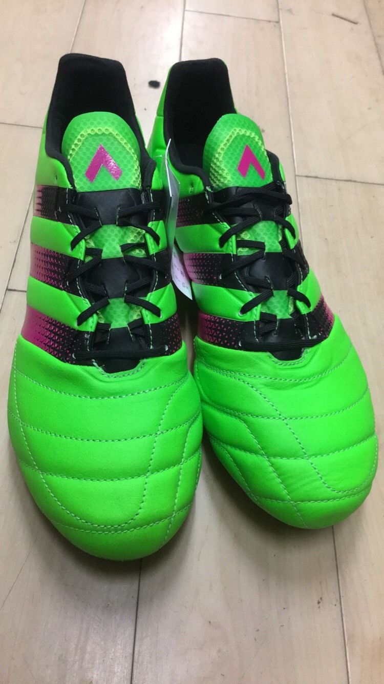 阿迪达斯足球球鞋测评,足球鞋选择nike还是阿迪达斯