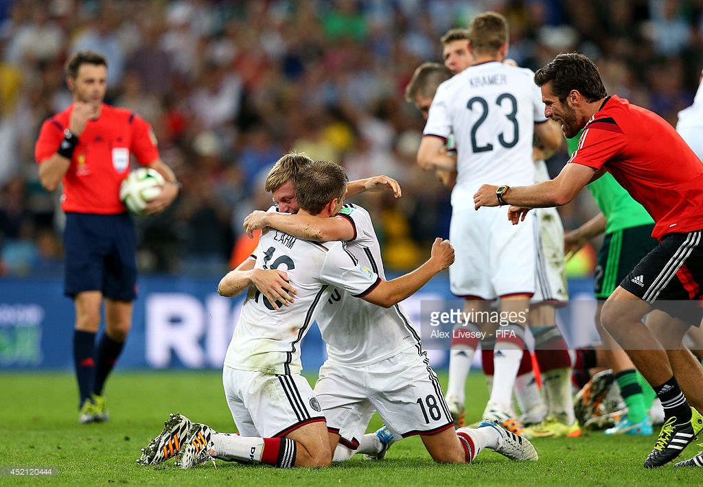 阿迪达斯足球球鞋测评,足球鞋选择nike还是阿迪达斯