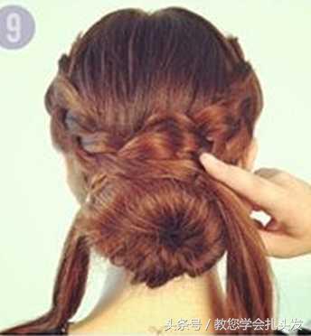 一款简单易学的长发花苞头扎法
