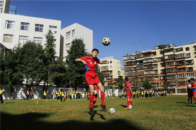 2016金果爱心公益诵读——华昌小学的足球健儿们来啦
