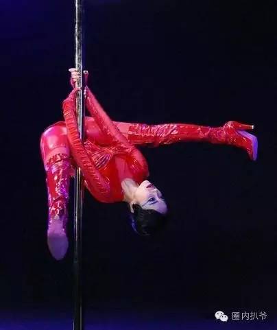 旋转跳跃我做蛋糕，英国拿金奖我做蛋糕！厉害了Word蔡依林！