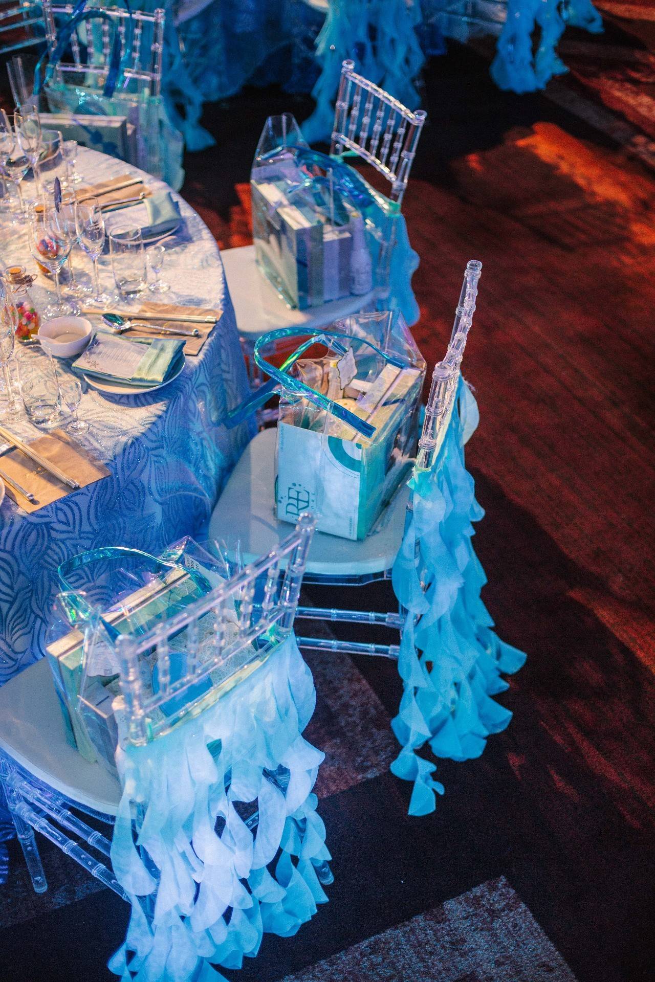 人鱼夫妇钟丽缇张伦硕机场,人鱼夫妇钟丽缇张伦硕歌曲