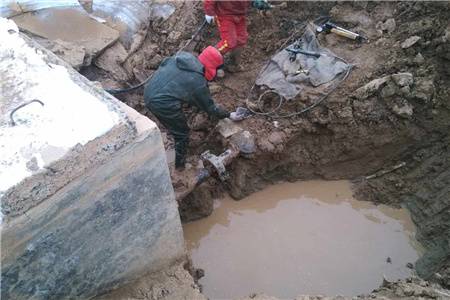 油田喜迎党代会,不畏严寒奋战一线