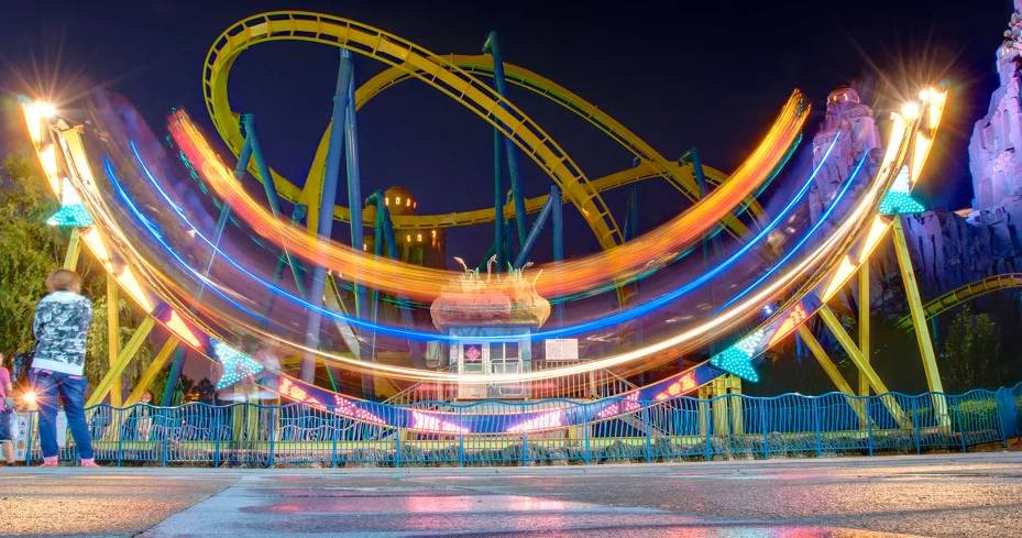 像孩子去游乐园一样开心,像个孩子去旅游