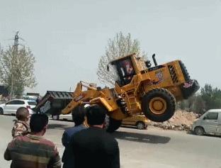 被200多斤的女胖子一屁股坐下去压着是什么感觉？