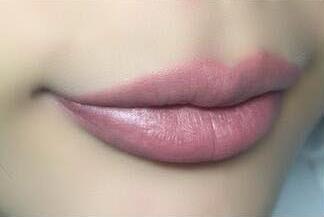 正确涂口红的步骤新手一看就会,最简单涂口红不掉色