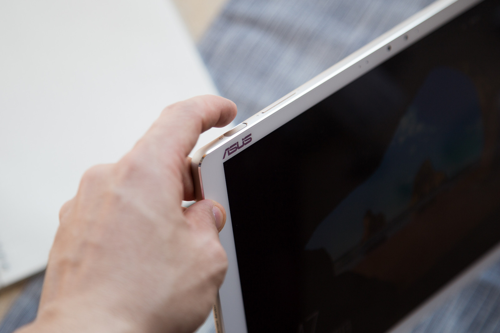 华硕灵焕3升级内存,影音效果好的笔记本