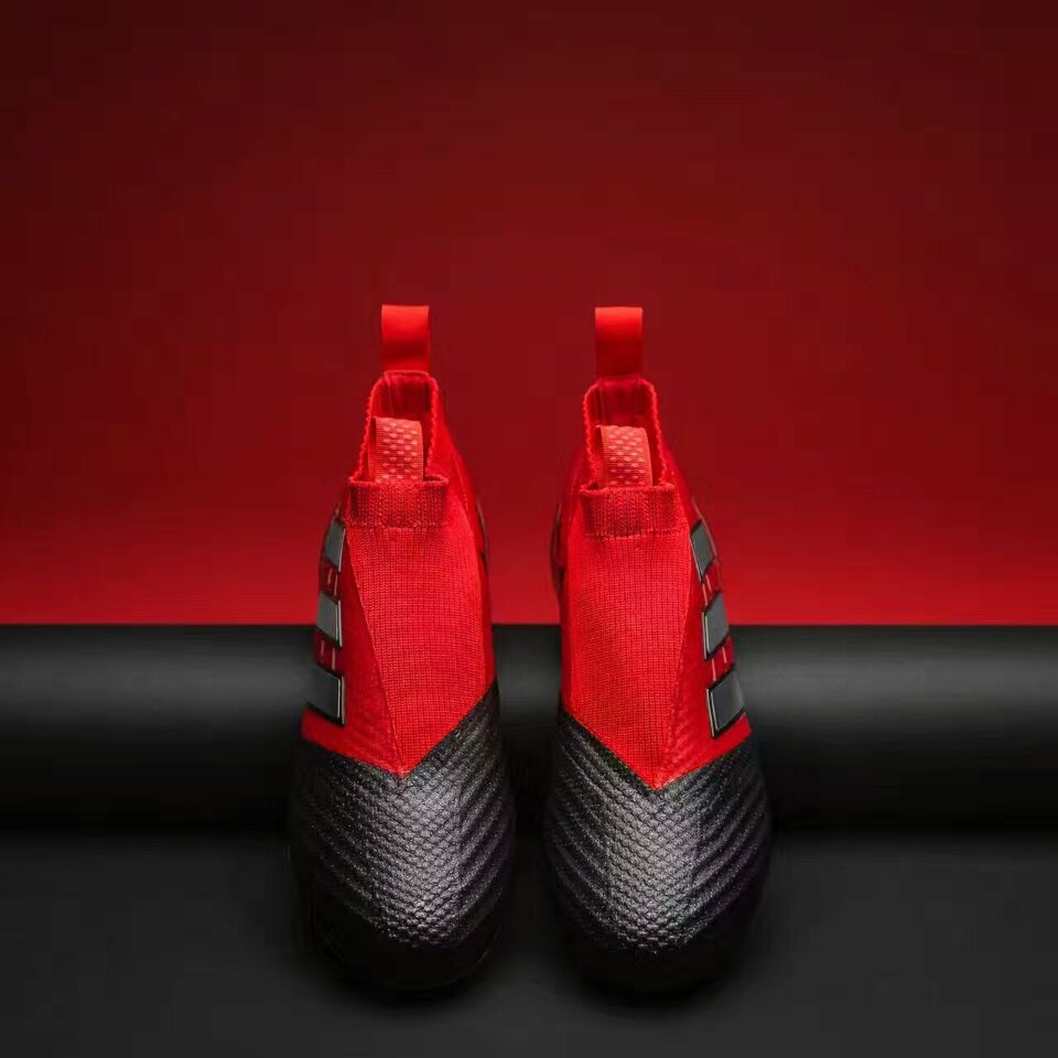 阿迪达斯足球球鞋测评,足球鞋选择nike还是阿迪达斯