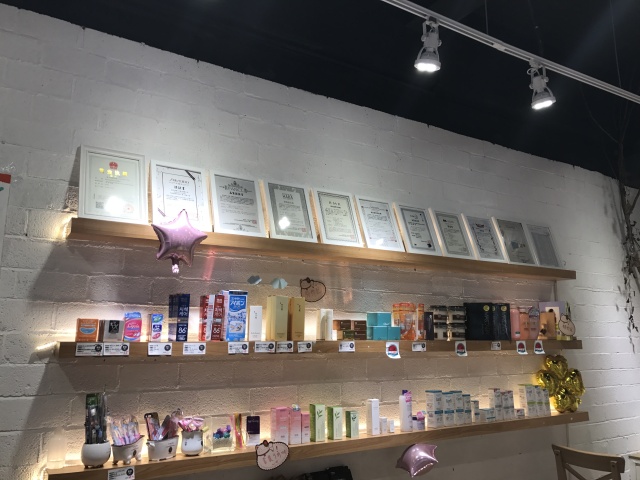 校园美妆行业的市场分析与趋势,校园美妆行业优势和劣势