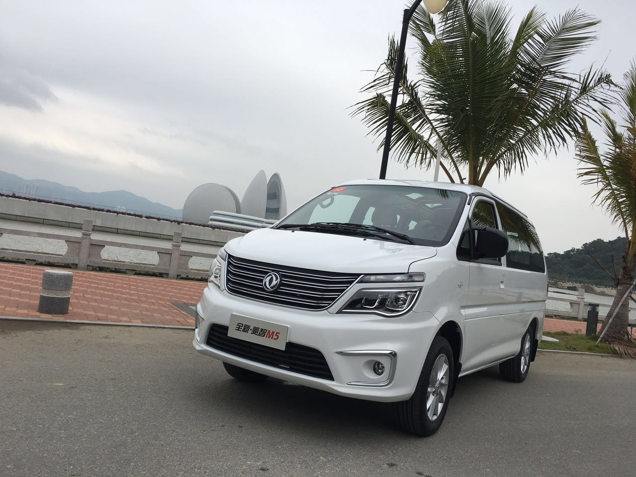 乘坐舒服的7座suv,带天窗七座家用mpv