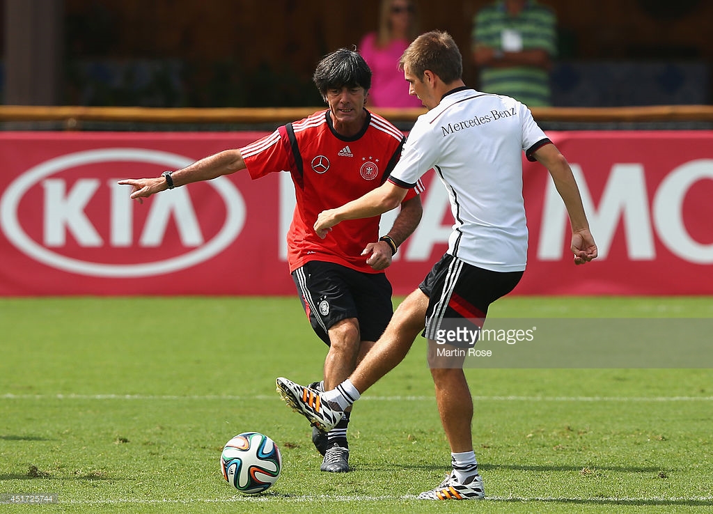 阿迪达斯足球球鞋测评,足球鞋选择nike还是阿迪达斯