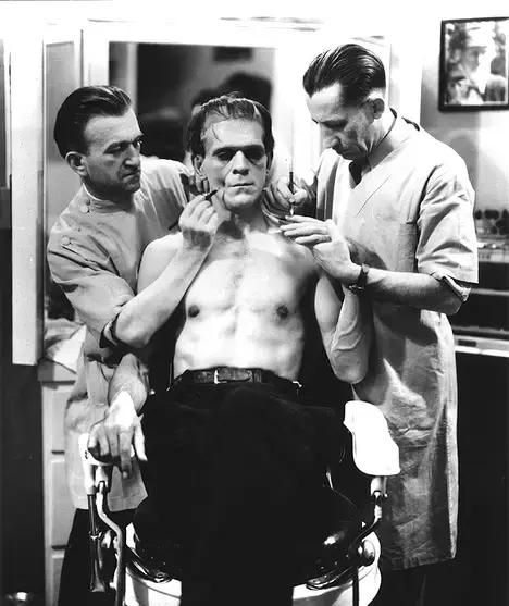 尸体拼凑成的怪物,由无数尸体合成的怪物