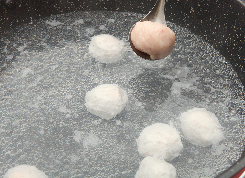 香港街头小吃第一名浓香咖喱鱼丸,香港阿姨咖喱鱼丸