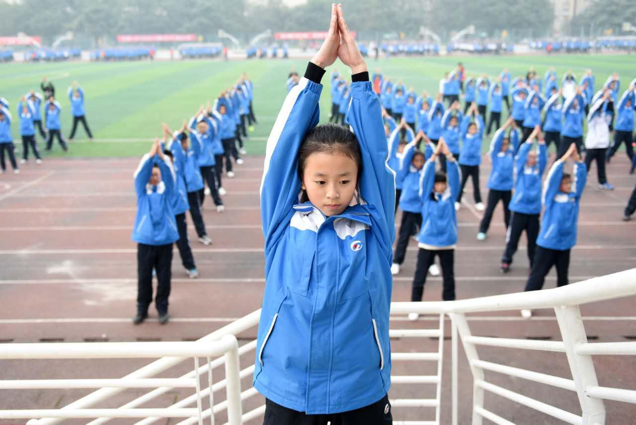 三年铸一剑今朝气宇轩—棠外通过阳光体育示范学校复查验收