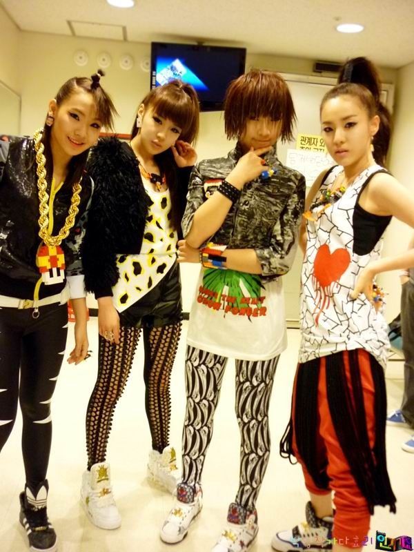 2ne1解散后唱歌,2ne1解散成员现状