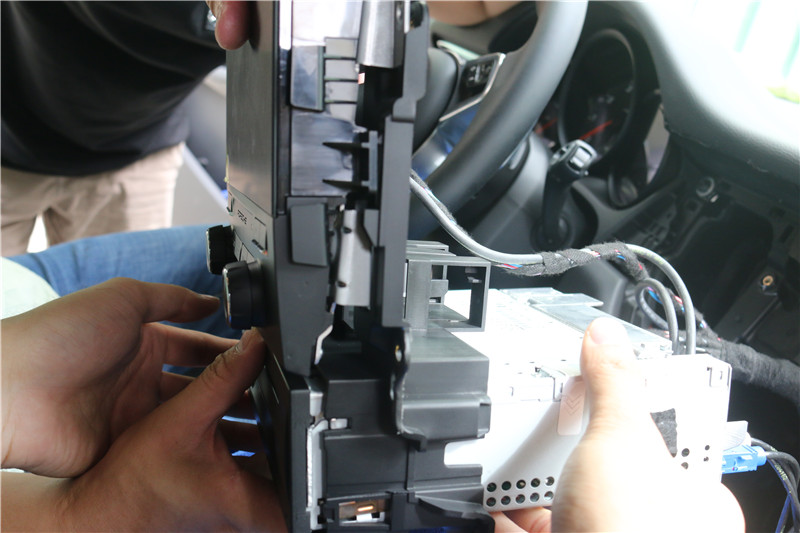 新款保时捷macan导航主机在哪里,2019保时捷macan触摸屏导航功能