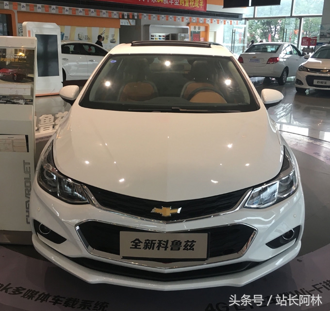 陪朋友去买车,现代悦动和科鲁兹哪个值得买