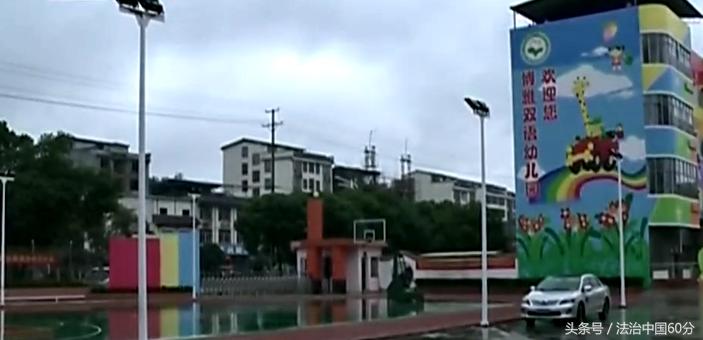 野蛮家长打老师称宝贝,广西学校孩子打老师