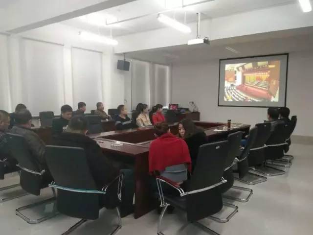 「热点关注」呼伦贝尔市妇联*党**组组织全市妇联系统认真收看自治区第十次*党**代会直播