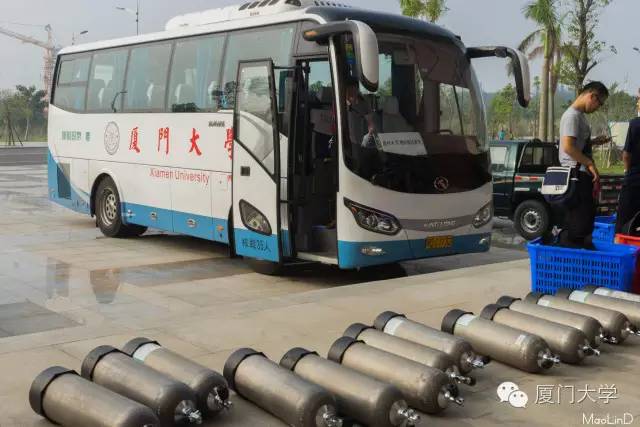 体育微型课游泳,二年级体育公开课攀岩