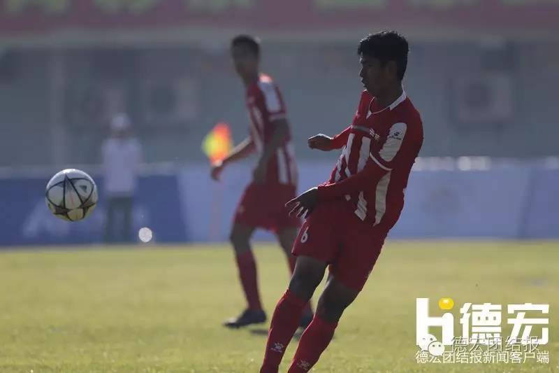 “七彩云南·一带一路”国际足球公开赛芒市开赛