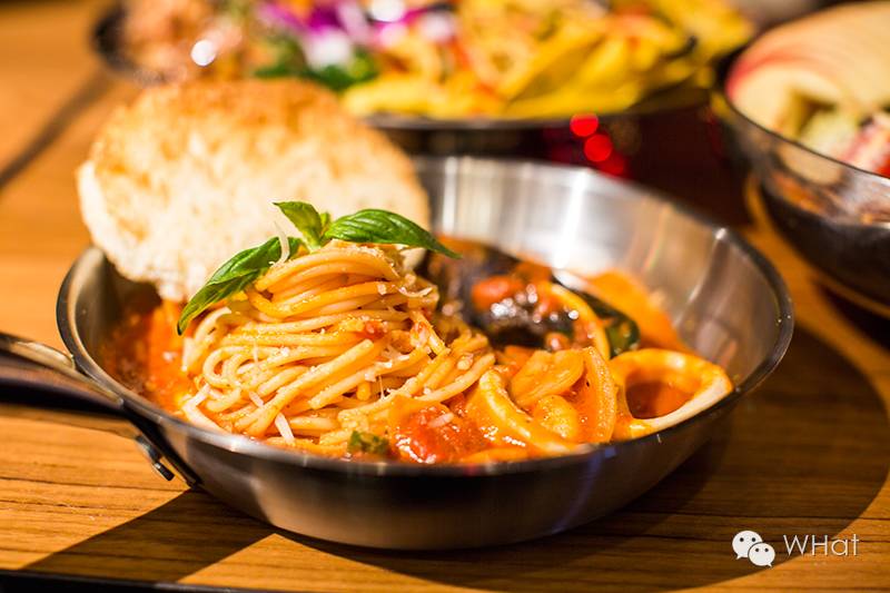 这家漫咖啡旗下的韩餐酒吧终于开到武汉，能俯瞰武汉天地凌晨夜景