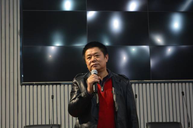 无奋斗不青春主题班会感想,不拼搏无青春