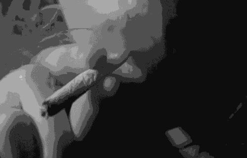 抽烟没格调、雪茄太做作,为什么不试下烟斗