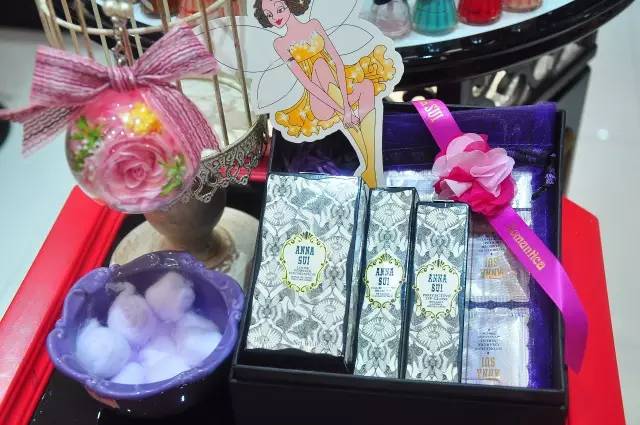 盼了一年的圣诞,dior彩妆圣诞限量版