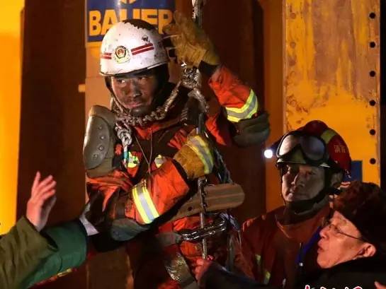 亲历者讲述惊魂一刻,亲历者讲述煤矿坍塌瞬间