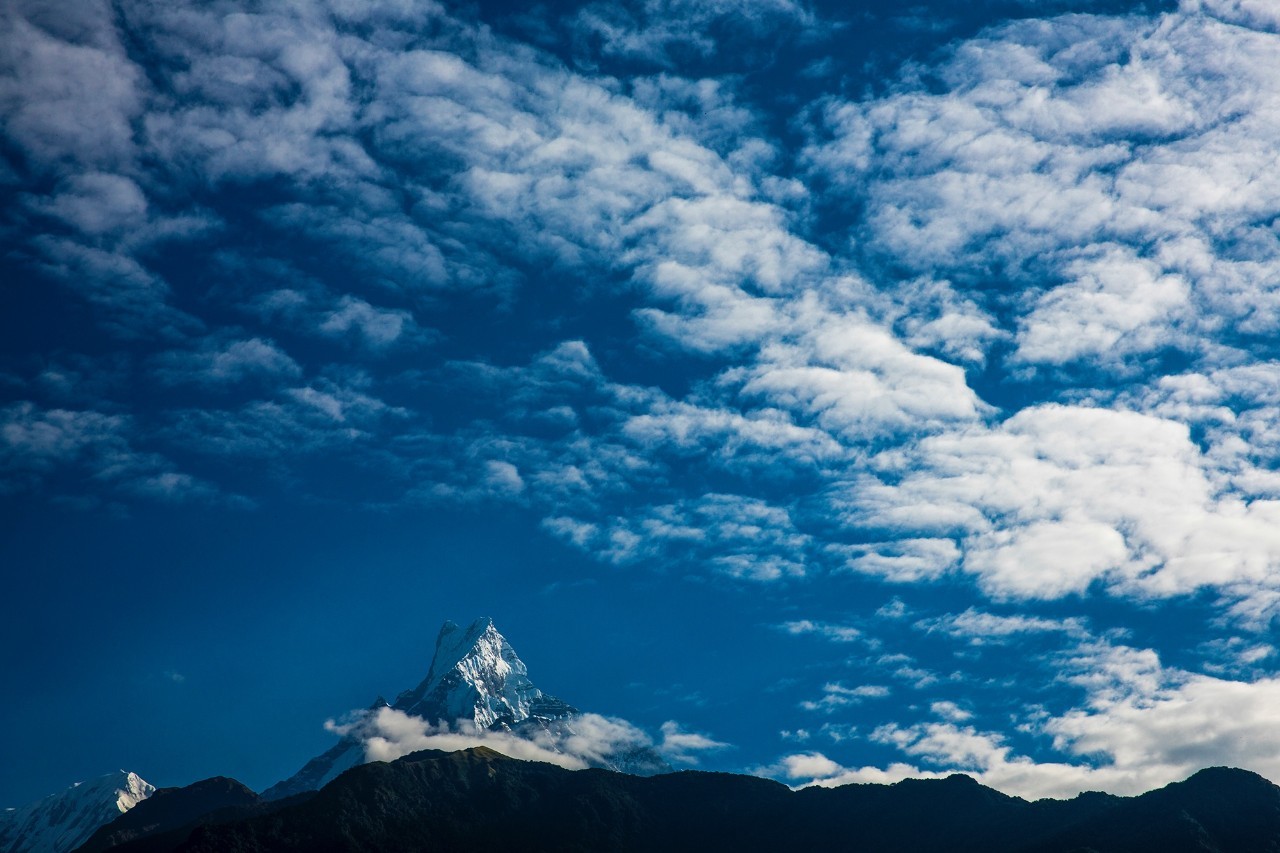 尼泊尔雪山日出,尼泊尔天空雪山