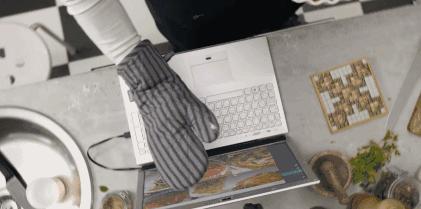 只需一秒就能让你的电脑变触屏,电脑改成触控屏