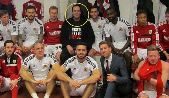 足球场上的温暖瞬间总是让人泪目,足球的催泪时刻