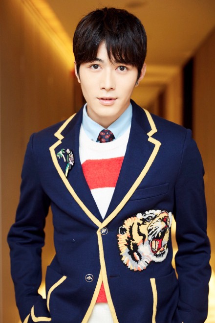 陈学冬跟郭敬明摆脱基情嫌疑，又跟欧阳娜娜传出奸情？