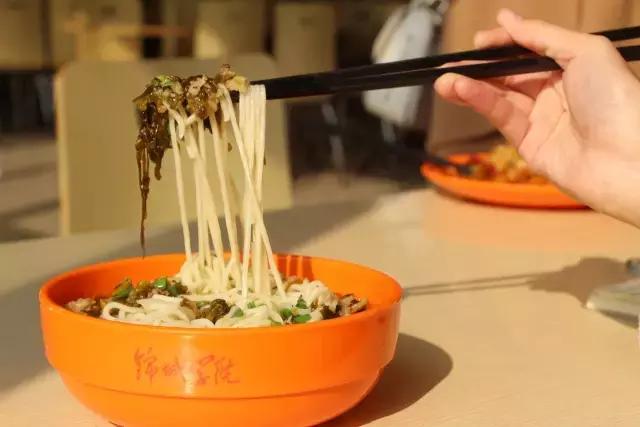 成都锦城学院大学最大食堂,川大锦城学院7个食堂