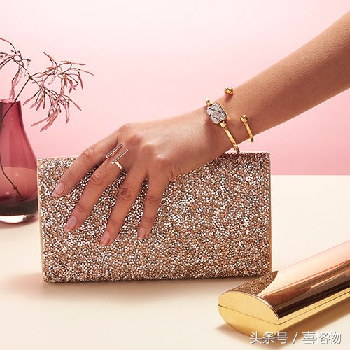 珍珠钛金手镯 (纯金镶钻手镯值吗)