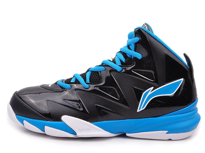 如何选择符合自己的篮球鞋楦型,怎么根据场地选篮球鞋