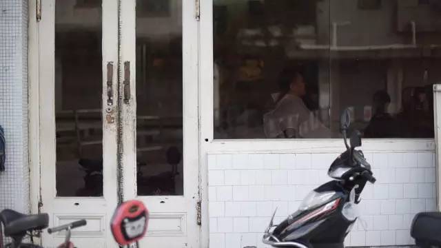 水没有故事，故而郑重其事