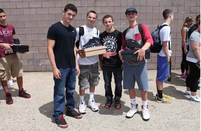 想靠炒股发家致富,想靠球鞋赚1千万