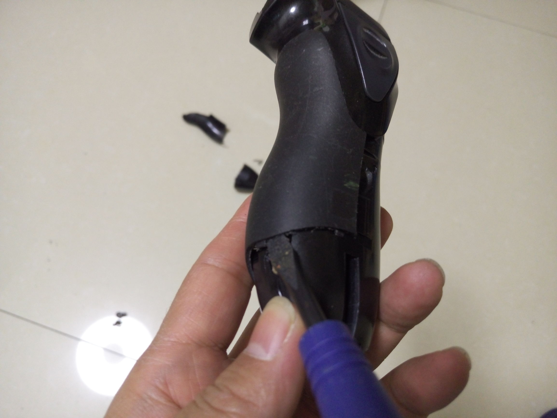 松下电动剃须刀怎样拆解修理,松下剃须刀es4027换电池教程